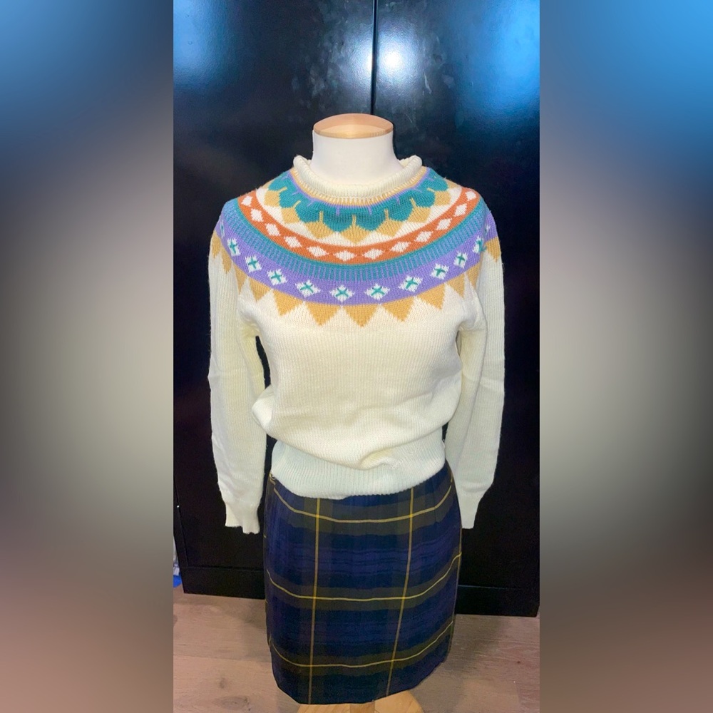 Vintage acrylic sweater with patterned detailing